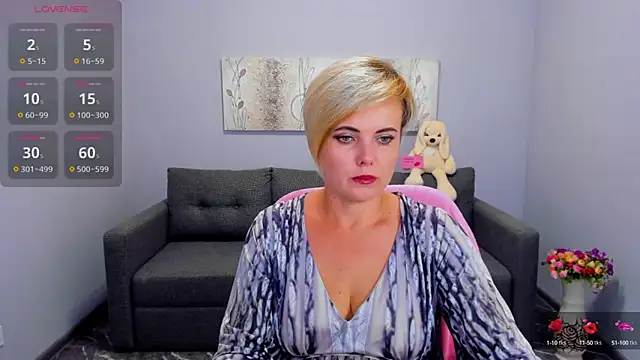 Julia Wilsone online show from 09/15/25, 11:54