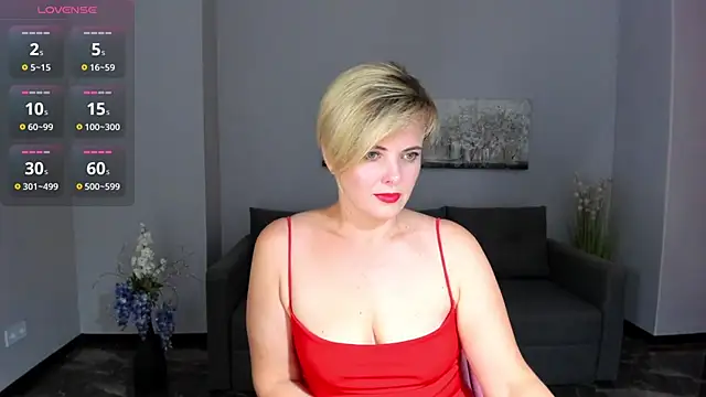 Julia Wilsone online show from 09/23/25, 12:19