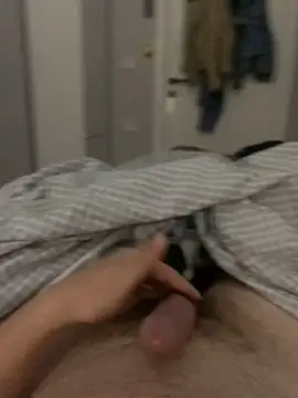 Snapshot of Erenn34 chatting on 10/22/25, 11:37 Erenn34 online show from 10/22/25, 11:37