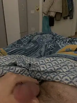 Snapshot of Erenn34 chatting on 12/04/25, 11:57 Erenn34 online show from 12/04/25, 11:57