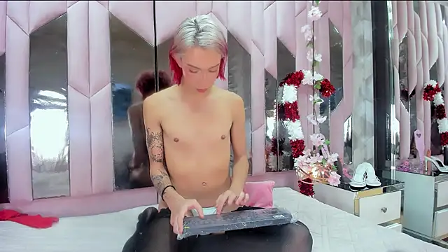 MadisonWood01 online show from 12/19/24, 04:57