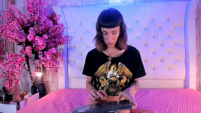 MadisonWood01 online show from 11/04/25, 02:16