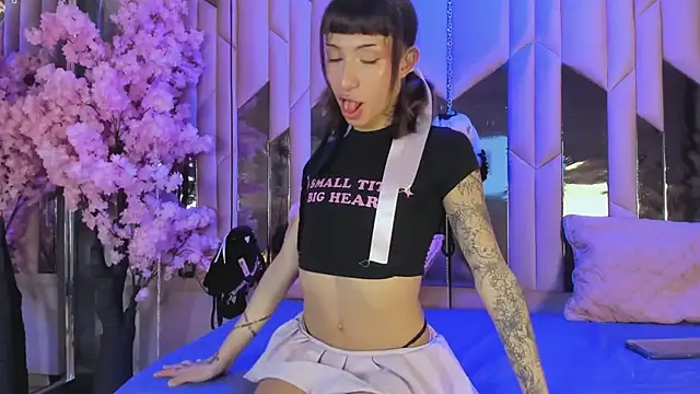 MadisonWood01 online show from 11/08/25, 02:39