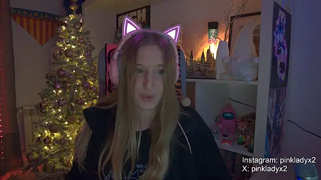 Snapshot of Pinkyladyxxx chatting on 11/22/25, 12:20 Pinkyladyxxx online show from 11/22/25, 12:20