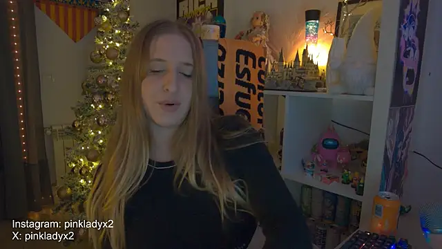 Snapshot of Pinkyladyxxx chatting on 11/23/25, 10:53 Pinkyladyxxx online show from 11/23/25, 10:53