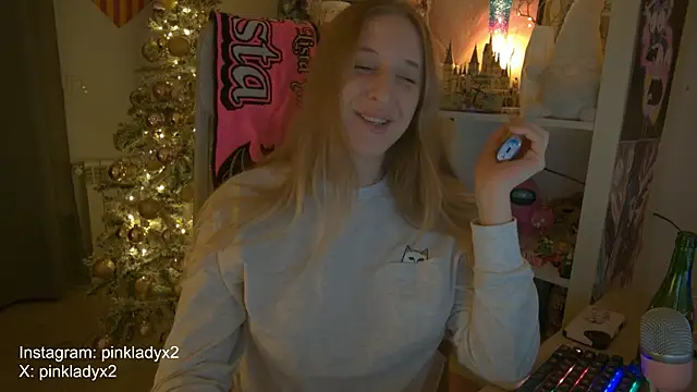 Snapshot of Pinkyladyxxx chatting on 11/30/25, 05:11 Pinkyladyxxx online show from 11/30/25, 05:11