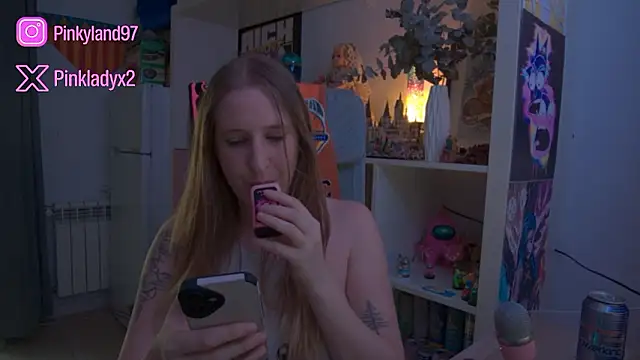 Snapshot of Pinkyladyxxx chatting on 02/21/26, 04:19 Pinkyladyxxx online show from 02/21/26, 04:19