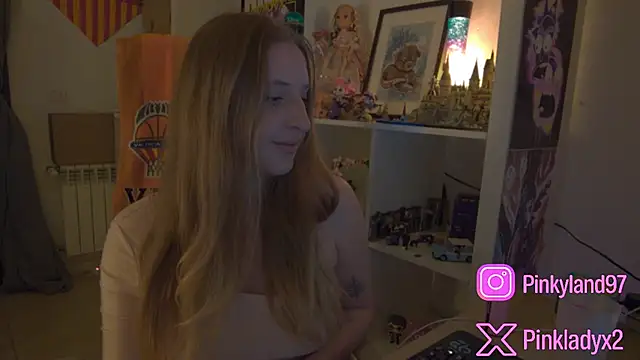 Snapshot of Pinkyladyxxx chatting on 04/25/26, 09:23 Pinkyladyxxx online show from 04/25/26, 09:23