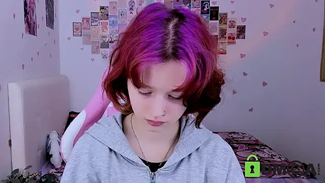 Snapshot of Alina_Mills chatting on 12/04/24, 10:46 Alina Mills online show from 12/04/24, 10:46