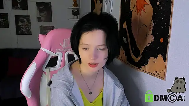Snapshot of Alina_Mills chatting on 12/13/24, 05:10 Alina Mills online show from 12/13/24, 05:10