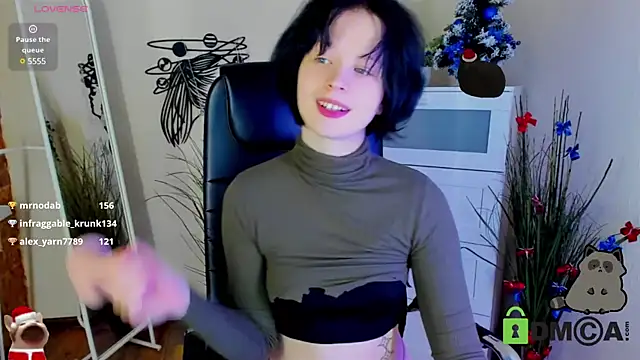 Snapshot of Alina_Mills chatting on 01/01/25, 06:38 Alina Mills online show from 01/01/25, 06:38