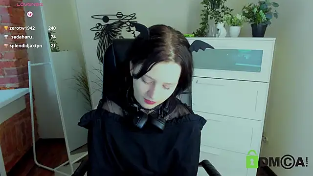 Snapshot of Alina_Mills chatting on 02/21/25, 02:06 Alina Mills online show from 02/21/25, 02:06