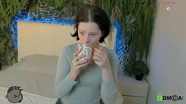 Snapshot of Alina_Mills chatting on 03/03/25, 03:42 Alina Mills online show from 03/03/25, 03:42