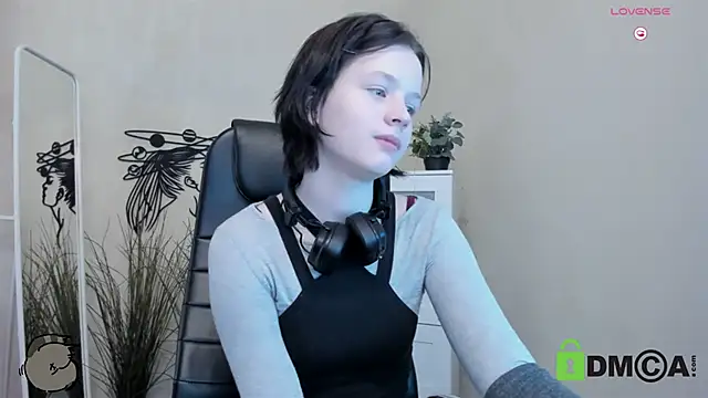 Snapshot of Alina_Mills chatting on 03/05/25, 10:44 Alina Mills online show from 03/05/25, 10:44