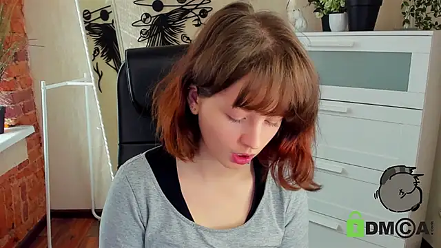 Snapshot of Alina_Mills chatting on 10/07/25, 09:28 Alina Mills online show from 10/07/25, 09:28