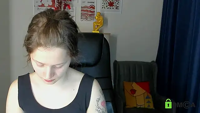 Snapshot of Alina_Mills chatting on 05/11/26, 09:04 Alina Mills online show from 05/11/26, 09:04