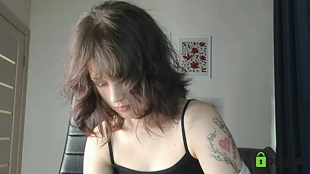 Snapshot of Alina_Mills chatting on 06/20/26, 10:40 Alina Mills online show from 06/20/26, 10:40