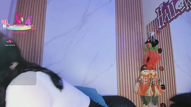 juicy led  online show from 10/28/25, 11:14