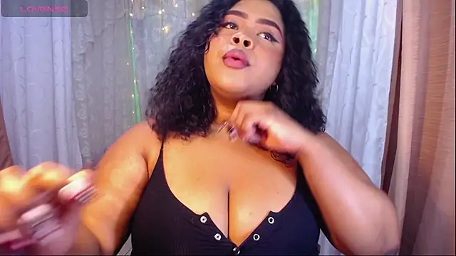 Snapshot of Ana_off_alana chatting on 10/14/25, 11:05 Ana off alana online show from 10/14/25, 11:05