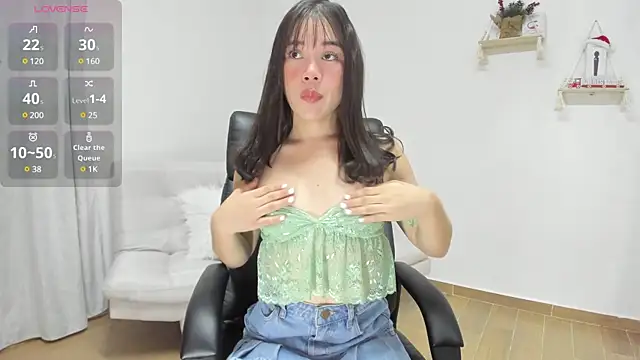 Snapshot of AprilDubois chatting on 12/23/24, 02:28 AprilDubois online show from 12/23/24, 02:28