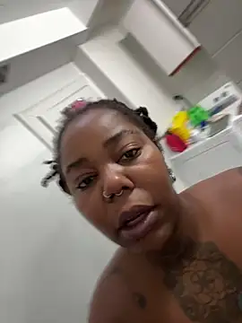 Snapshot of Goddess_Nafeesha chatting on 12/21/25, 05:42 Goddess Nafeesha online show from 12/21/25, 05:42