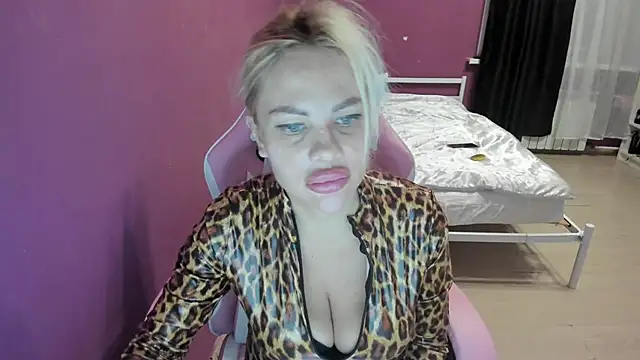 Snapshot of Lika8234 chatting on 09/19/25, 09:59 Lika8234 online show from 09/19/25, 09:59