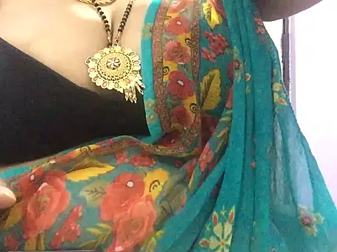 Snapshot of Desi_bhabhiii chatting on 03/05/25, 08:43 Desi bhabhiii online show from 03/05/25, 08:43