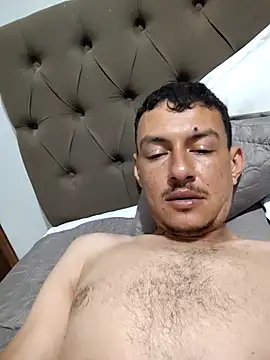 Snapshot of jhomgostosomg chatting on 04/08/26, 10:37 jhomgostosomg online show from 04/08/26, 10:37