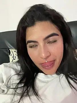 Snapshot of _luna_torres chatting on 03/13/25, 04:38  luna torres online show from 03/13/25, 04:38