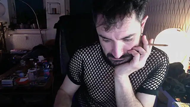 Snapshot of tomz0819 chatting on 02/25/25, 05:41 tomz0819 online show from 02/25/25, 05:41