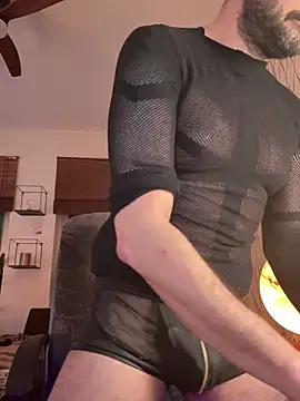 Snapshot of tomz0819 chatting on 03/15/25, 06:43 tomz0819 online show from 03/15/25, 06:43