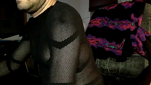 Snapshot of tomz0819 chatting on 09/19/25, 02:46 tomz0819 online show from 09/19/25, 02:46