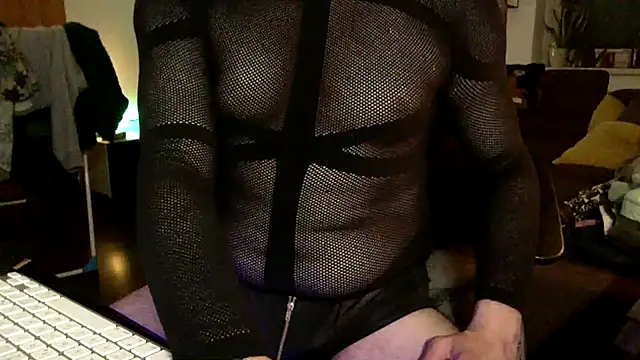 Snapshot of tomz0819 chatting on 10/02/25, 01:23 tomz0819 online show from 10/02/25, 01:23