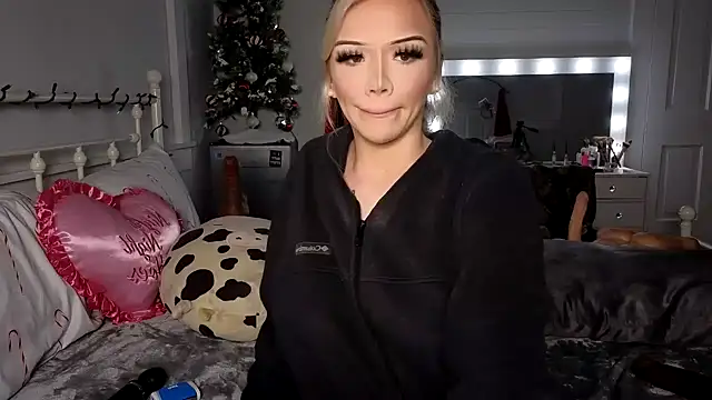 emmagray001 online show from 12/11/24, 01:06