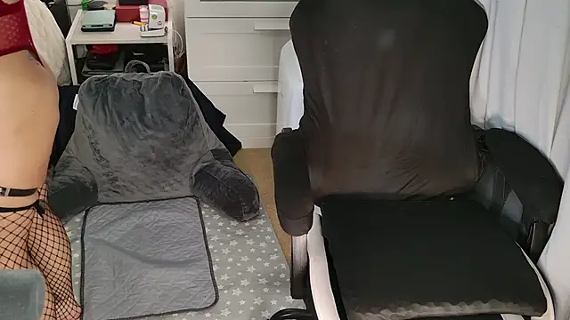 Snapshot of SpikedBella chatting on 02/21/25, 09:32 SpikedBella online show from 02/21/25, 09:32