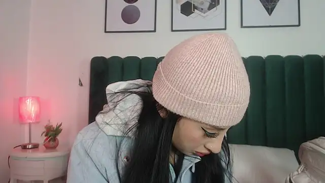 Nicolette ks  online show from 10/31/25, 03:40