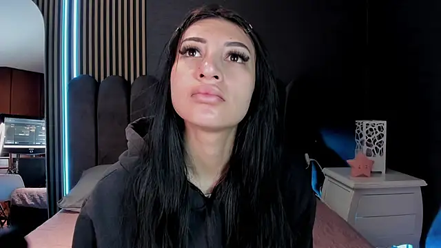 Nicolette ks  online show from 06/19/26, 05:01
