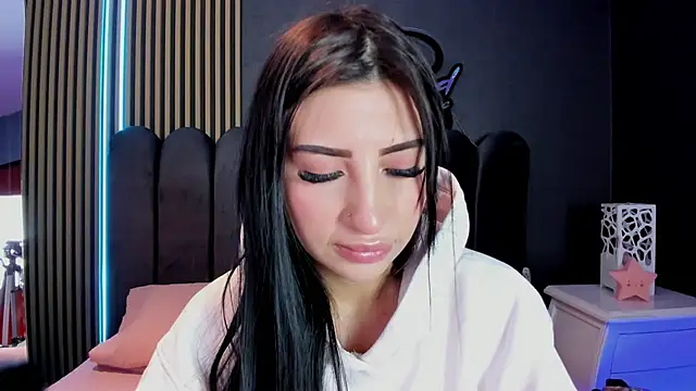 Nicolette ks  online show from 06/20/26, 05:43