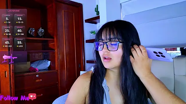 Snapshot of scarlleth_ chatting on 11/06/25, 12:17 scarlleth online show from 11/06/25, 12:17