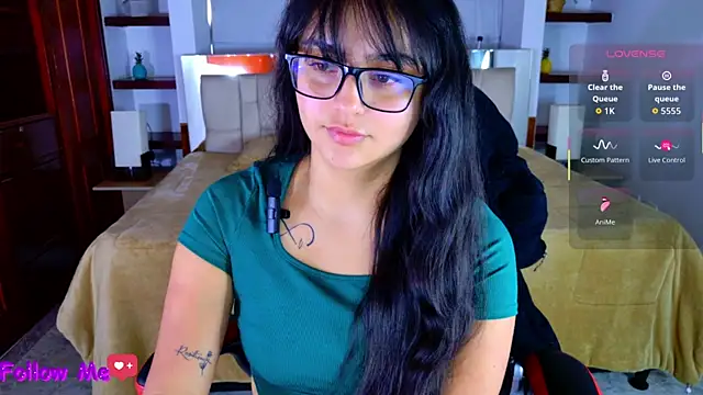 Snapshot of scarlleth_ chatting on 12/03/25, 12:03 scarlleth online show from 12/03/25, 12:03