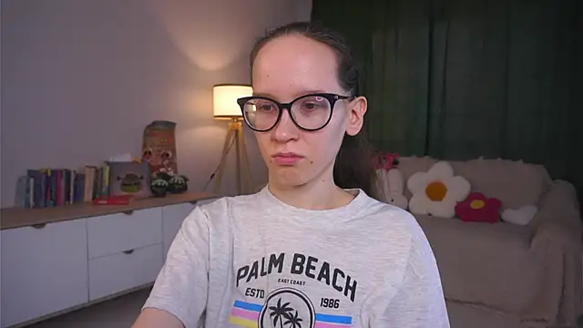 Snapshot of BettyBrowni chatting on 07/19/26, 04:11 BettyBrowni online show from 07/19/26, 04:11