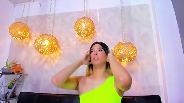 victoria aleia  online show from 02/04/25, 08:28