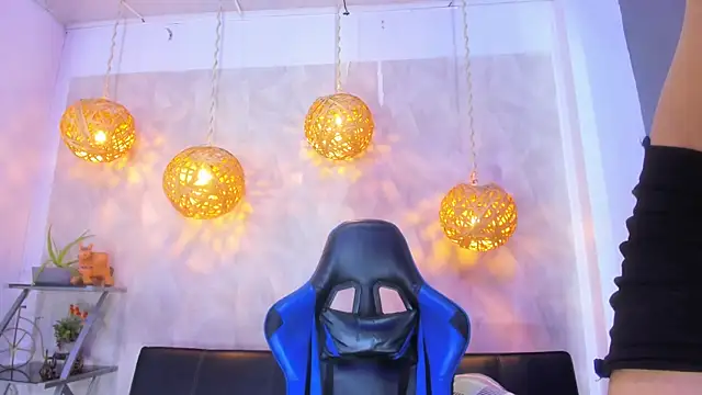 victoria aleia  online show from 02/23/25, 10:42