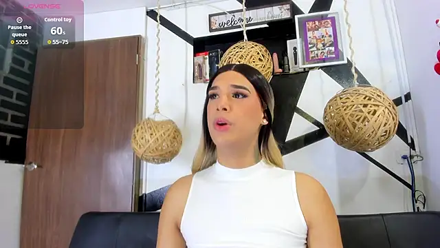 victoria aleia  online show from 10/22/25, 09:47