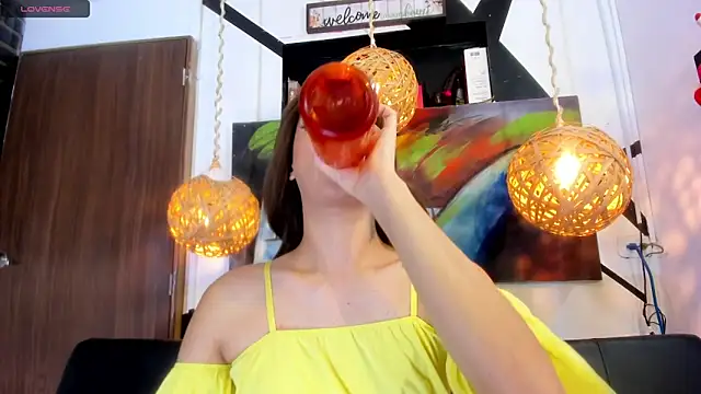 victoria aleia  online show from 11/26/25, 10:44