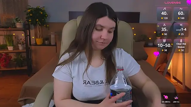 Viola  Shy online show from 05/28/26, 07:33