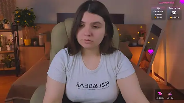 Viola  Shy online show from 05/31/26, 08:54