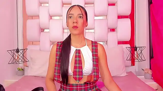 EmmyCruzZ online show from 11/30/25, 06:23