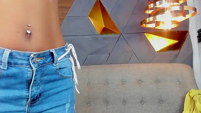 Snapshot of sarah_banks1 chatting on 01/14/25, 07:00 sarah banks1 online show from 01/14/25, 07:00