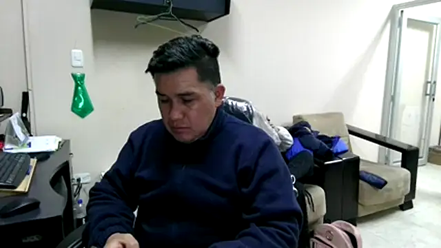 Snapshot of ferchoDC78 chatting on 04/04/26, 04:33 ferchoDC78 online show from 04/04/26, 04:33